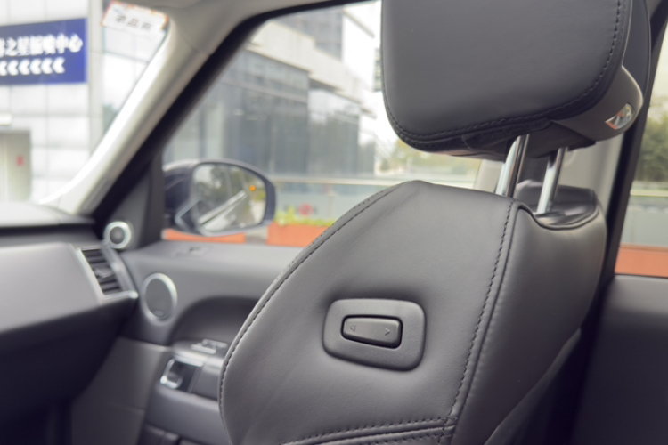 路虎 揽胜运动版 2016款 3.0 SC V6 HSE DYNAMIC中控内饰7001