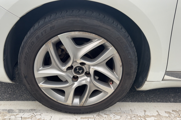 DS 5 2013款 1.6T 雅致版THP160车身外观6002