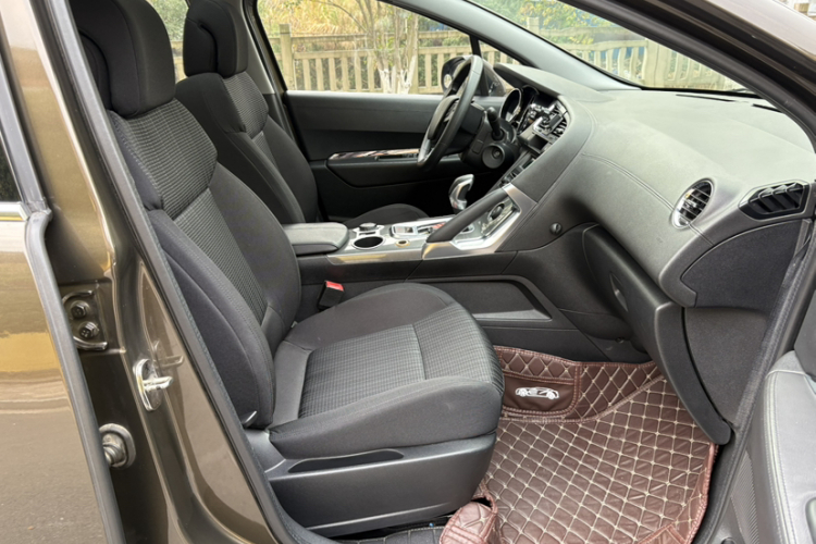 标致3008 2016款 1.6THP 自动经典版局部细节41