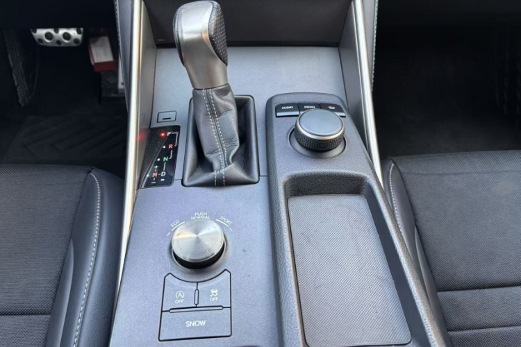 雷克萨斯IS 2015款 200t F SPORT中控内饰7005