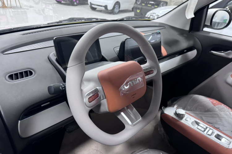 长安启源 长安Lumin 2025款 301km 蜜沁款中控内饰7001