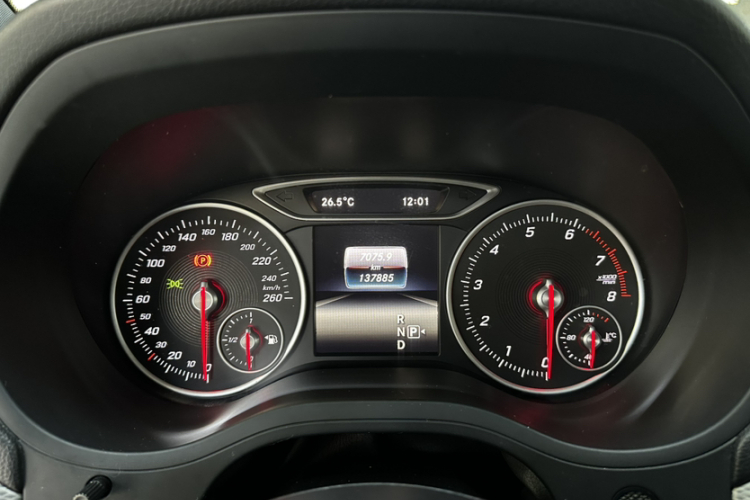 奔驰B级 2015款 B 200 时尚型中控内饰15