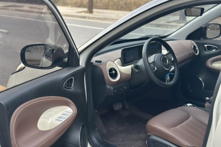 五菱汽车 五菱缤果 2023款 203km 轻享款中控内饰7009