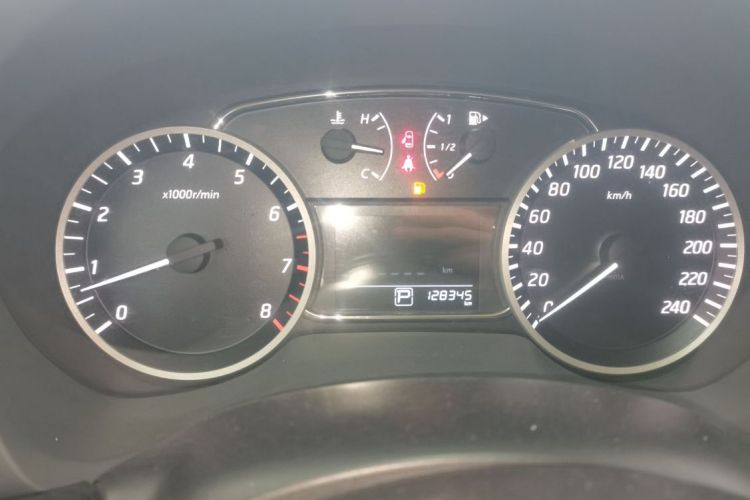 日产 轩逸 2016款 1.6XL  CVT尊享版中控内饰15