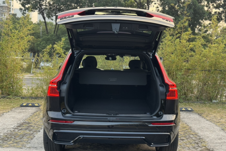 沃尔沃XC60新能源 2025款 插电式混动 长续航四驱智远极夜黑版局部细节23