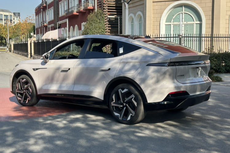 飞凡汽车 飞凡R7 2025款 长续版车身外观6002