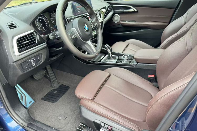 宝马1系 2021款 120i M运动曜夜版中控内饰7004