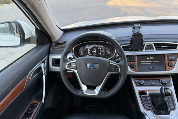 吉利汽车 博越 2016款 2.0L 手动智联型中控内饰7004