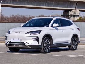 比亚迪 宋PLUS新能源 2025款 EV 520km 尊贵型