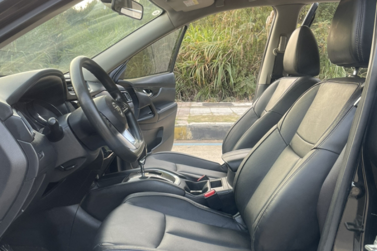 日产 奇骏 2017款 2.0L CVT舒适版 2WD中控内饰7001