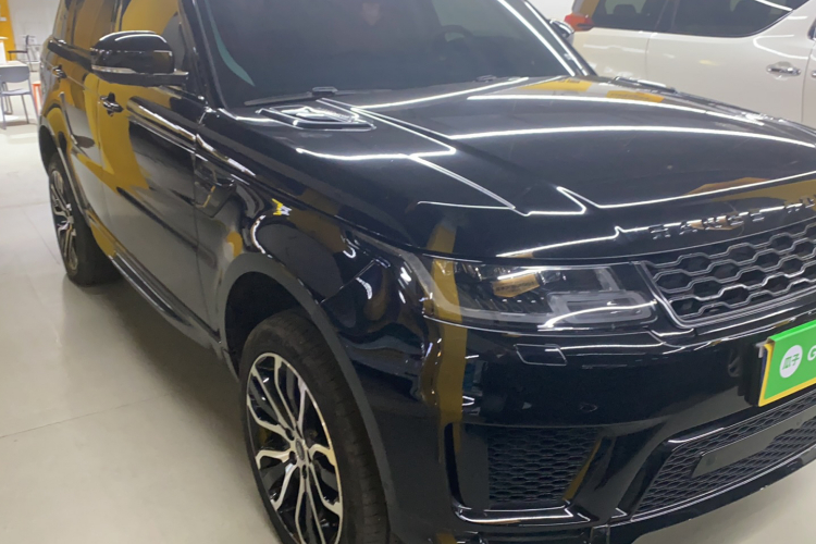 路虎 揽胜运动版 2022款 3.0 L6 耀黑版车身外观6002