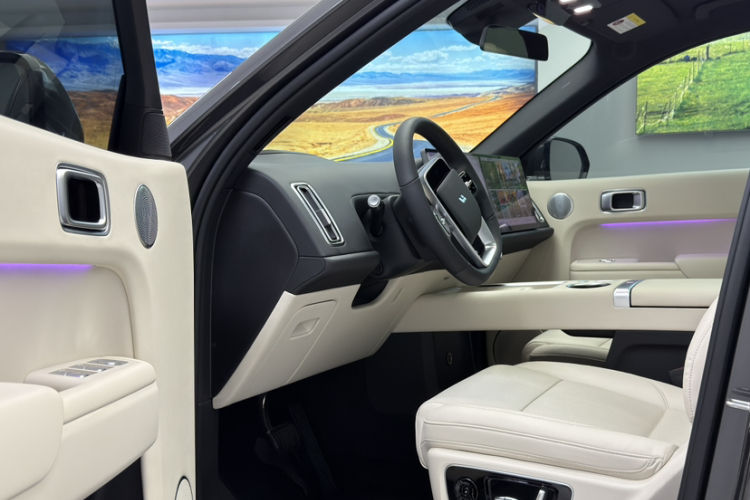 理想汽车 理想L8 2023款 Air中控内饰7010