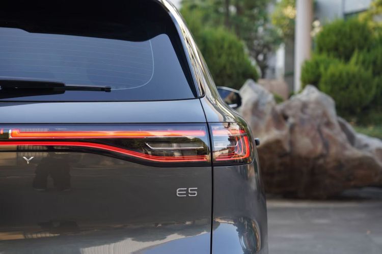 吉利银河 银河E5 2024款 530km 星舰版车身外观6010