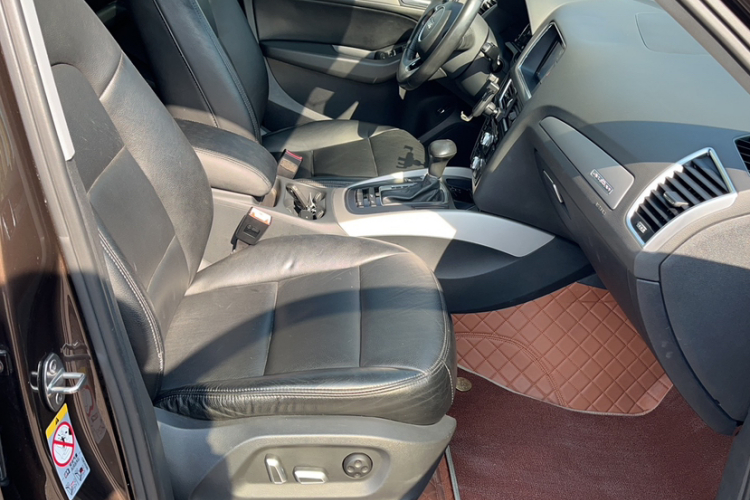 奥迪Q5 2016款 40 TFSI 进取型中控内饰7003