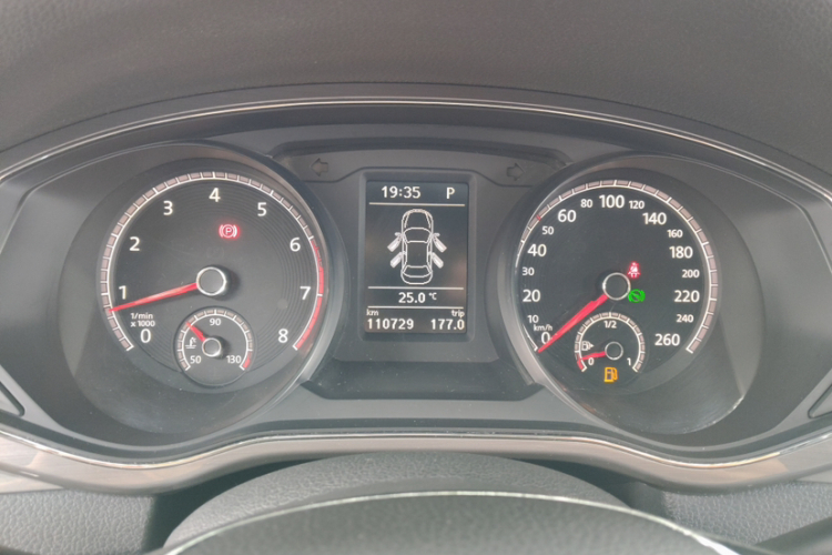 大众 帕萨特 2016款 330TSI DSG尊荣版中控内饰15