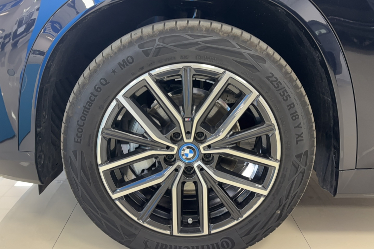 宝马iX1 2025款 eDrive25L M运动套装车身外观6007