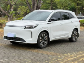 蓝电E5 PLUS 2025款 165km 长续航版PLUS 7座