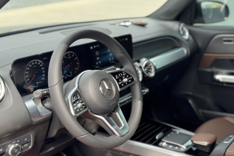 奔驰GLB 2022款 GLB 220 时尚型中控内饰7006