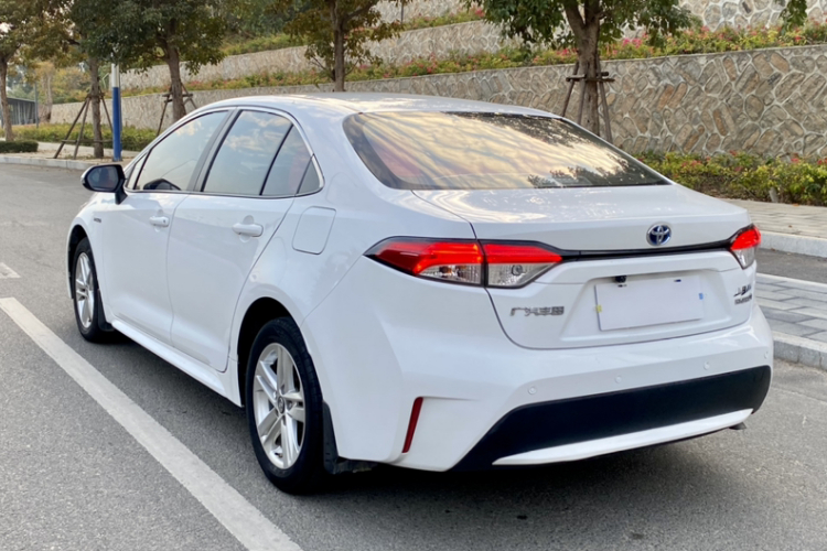 丰田 雷凌 2022款 双擎 1.8H E-CVT领先版车身外观6002