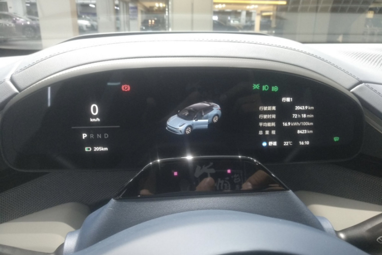 极氪001 2025款 WE版 100kWh 后驱中控内饰15