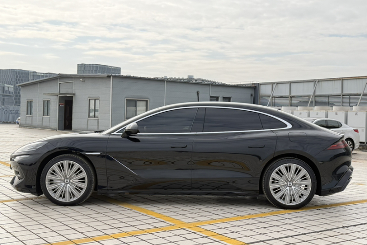 腾势Z9 2024款 1100km 四驱Ultra版车身外观6003