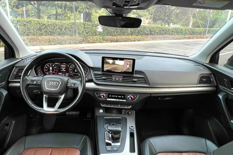 奥迪Q5L 2020款 45 TFSI 尊享时尚型中控内饰7004