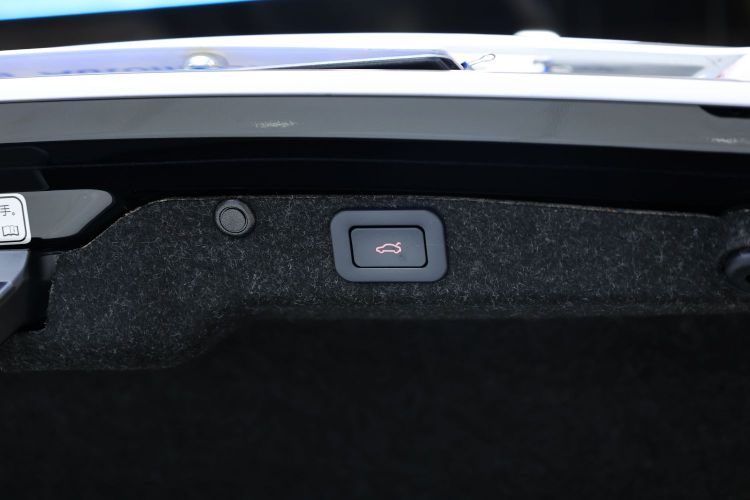 红旗H7 2021款 2.0T 旗舰版局部细节9005