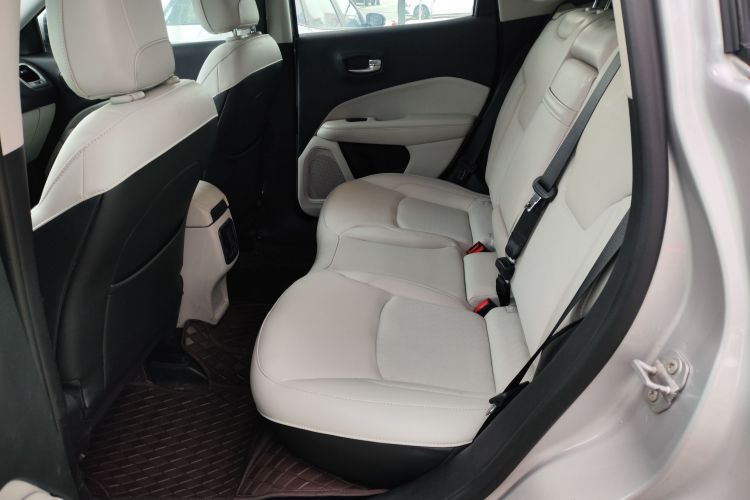 Jeep 指南者 2017款 200T 自动舒享版中控内饰7001