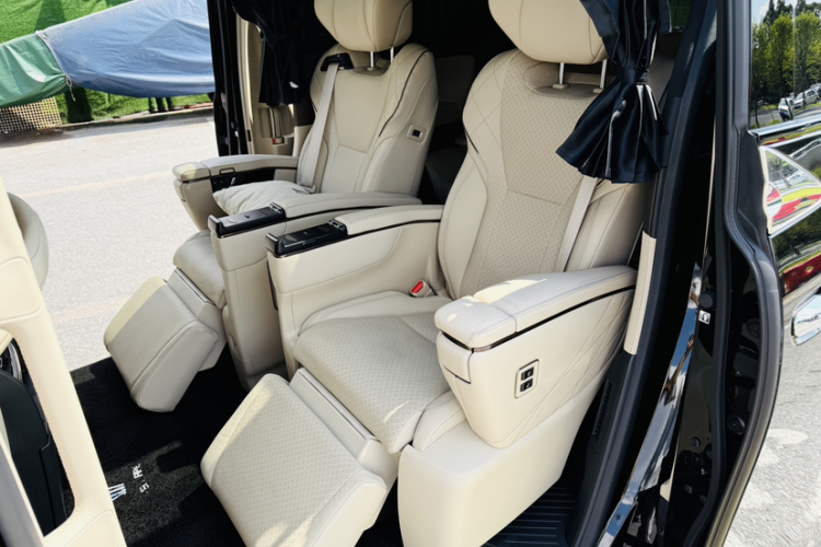 丰田 埃尔法 2024款 双擎 2.5L 尊贵版中控内饰7006