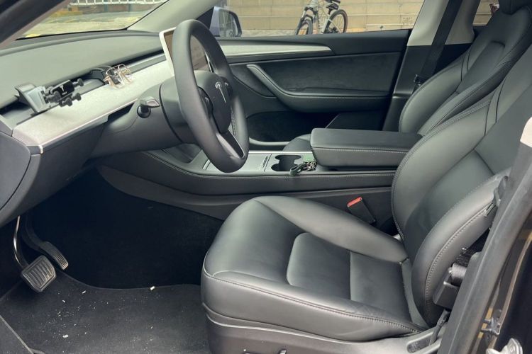 特斯拉 Model Y 2024款 后轮驱动版中控内饰7002