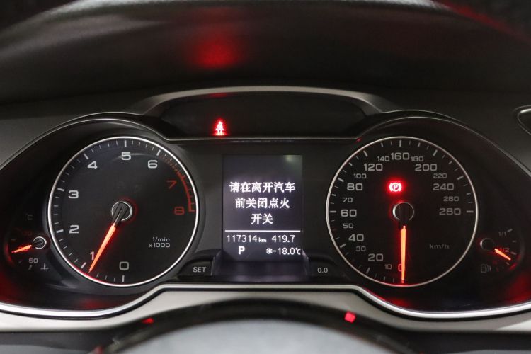 奥迪A4L 2016款 35 TFSI 典藏版 自动标准型中控内饰15