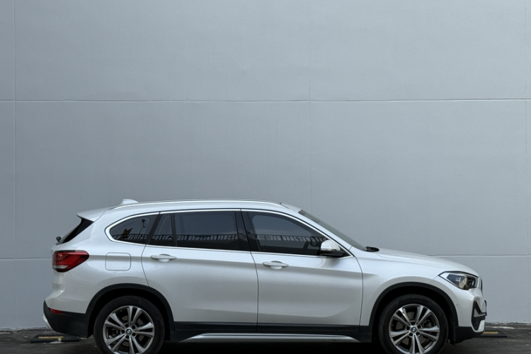 宝马X1新能源 2020款 xDrive30Le 尊享型车身外观6008