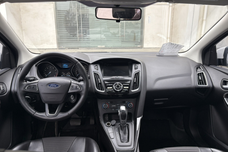 福特 福克斯 2018款 三厢经典 EcoBoost 125 自动超能风尚型智行版中控内饰7008