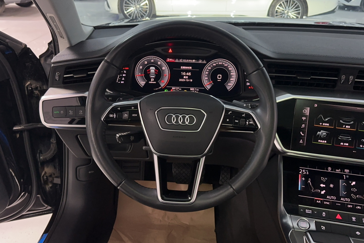 奥迪A6L 2019款 45 TFSI quattro 臻选致雅型中控内饰7008