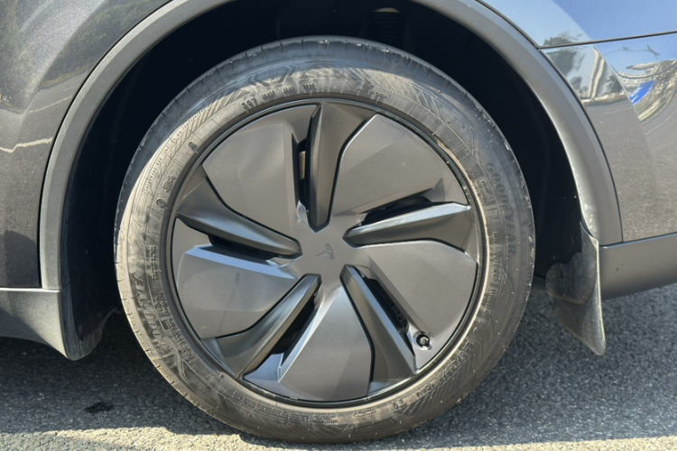 特斯拉 Model Y 2025款 后轮驱动版车身外观6006