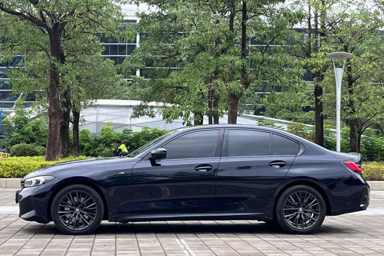 宝马3系 2023款 330i M运动曜夜套装车身外观6005