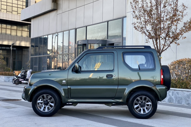 铃木 吉姆尼 2015款 1.3 AT JLX车身外观6009