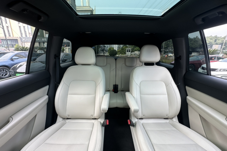 理想汽车 理想ONE 2021款 增程6座版中控内饰7002