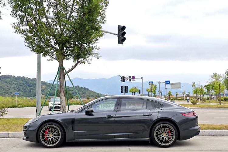保时捷 2017款 Panamera 4 行政加长版 3.0T车身外观6003
