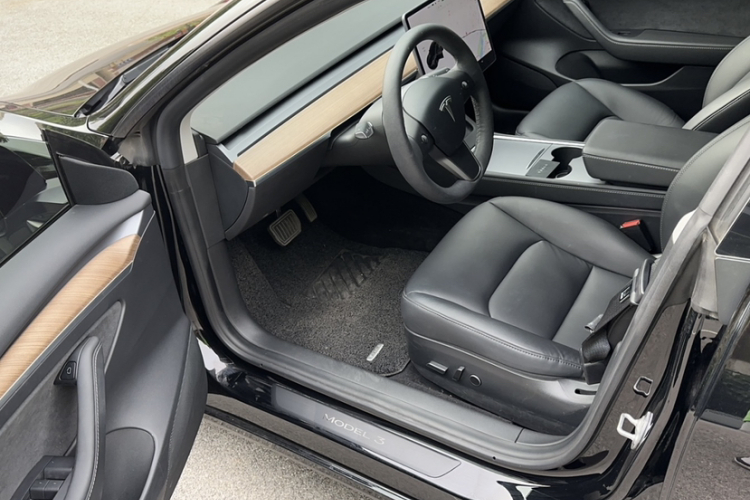 特斯拉 Model 3 2021款 Performance高性能全轮驱动版中控内饰7001