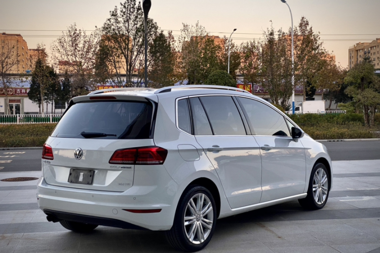 大众 高尔夫·嘉旅 2016款 230TSI 自动豪华型车身外观6001