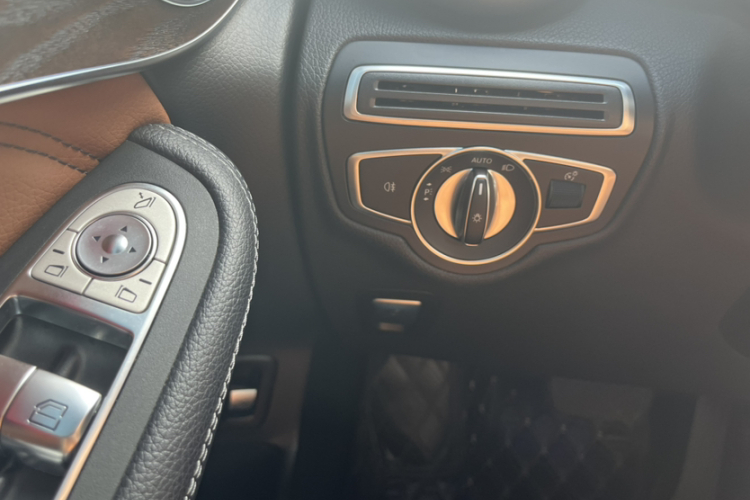 奔驰GLC 2020款 改款 GLC 260 L 4MATIC 豪华型中控内饰7012