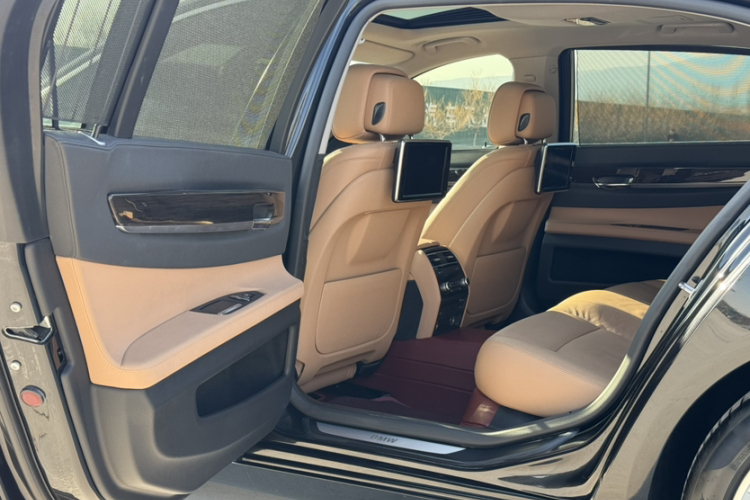 宝马7系 2014款 730Li 臻享型中控内饰7001