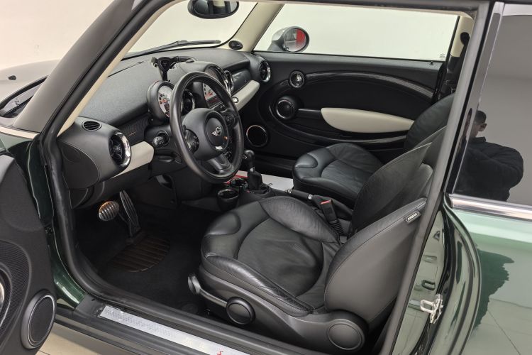 MINI 2011款 1.6T COOPER S中控内饰7001