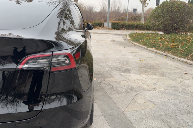 特斯拉 Model Y 2023款 后轮驱动版车身外观6005