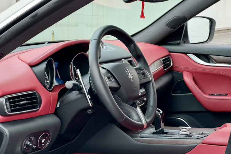 玛莎拉蒂 Levante 2018款 3.0T 豪华杰尼亚版车身外观6004