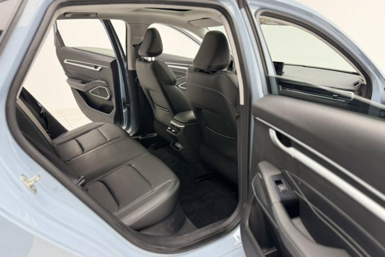 吉利汽车 帝豪 2023款 第4代冠军版 1.5L CVT尊贵型中控内饰7005