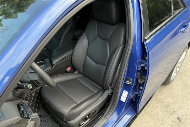 凯迪拉克CT4 2022款 28T 风尚型中控内饰7003