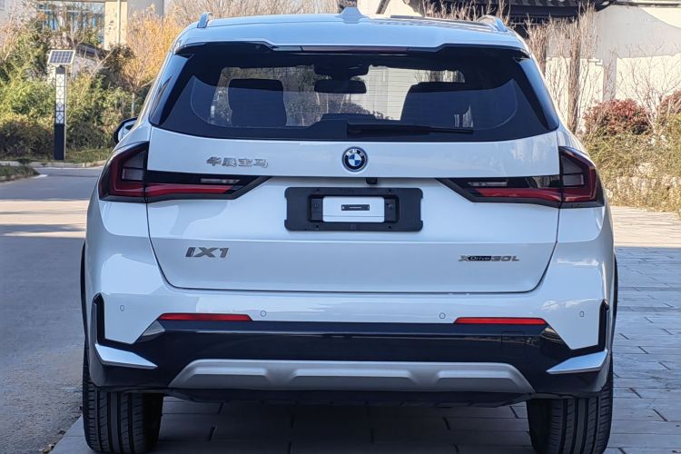 宝马iX1 2023款 xDrive30L X设计套装车身外观6005