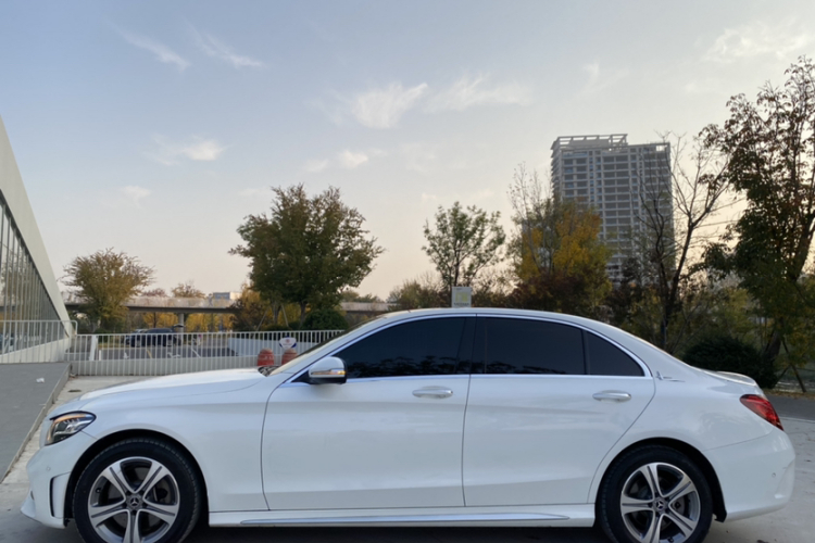 奔驰C级 2019款 改款 C 260 L 运动版车身外观6005